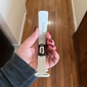 Fitbit charge 5. Only wore it for 2 weeks. It was bought brand new